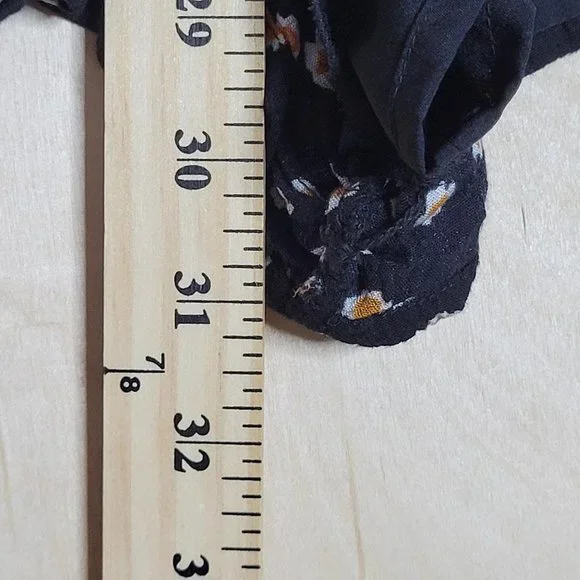 Amuse Society COASTAL ESCAPE Black Gauze Wrap Lined Romper Shorts Women Size S - Picture 7 of 8